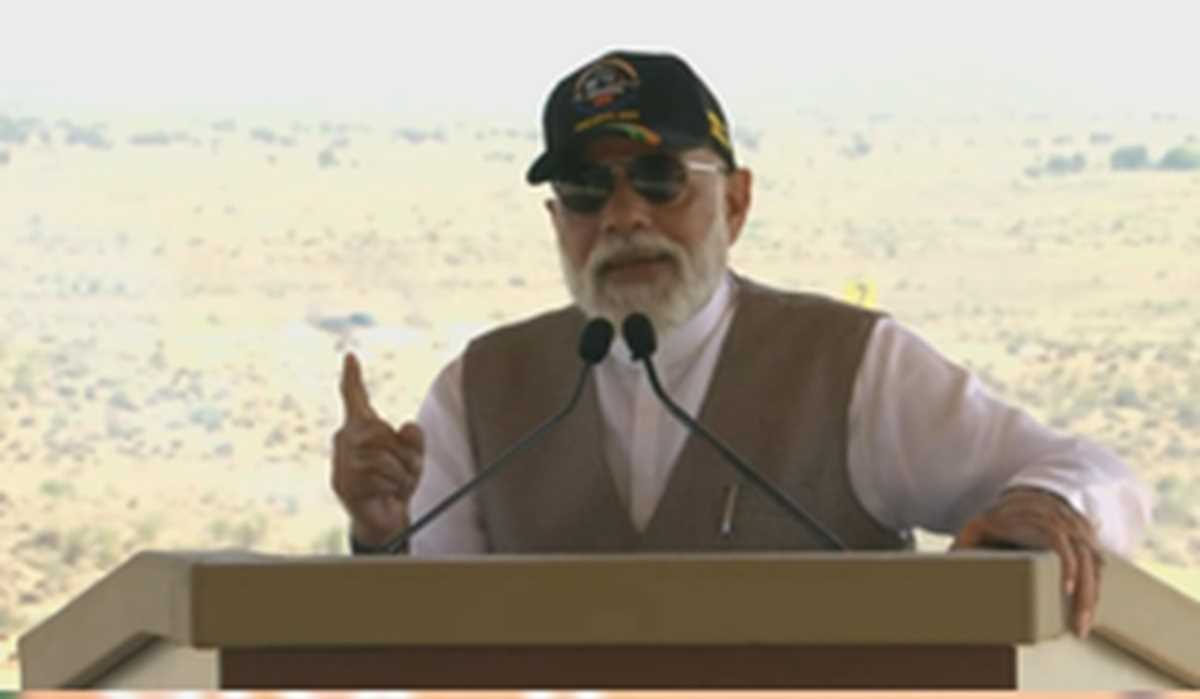 पीएम मोदी ने एक ही दिन में शांति से लेकर शक्ति तक का दिया संदेश